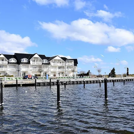 - Direkt Am Wasser *