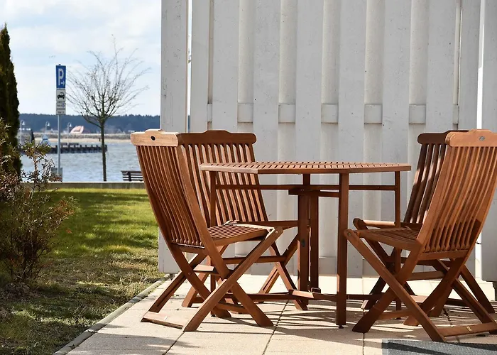 - Direkt Am Wasser アパート